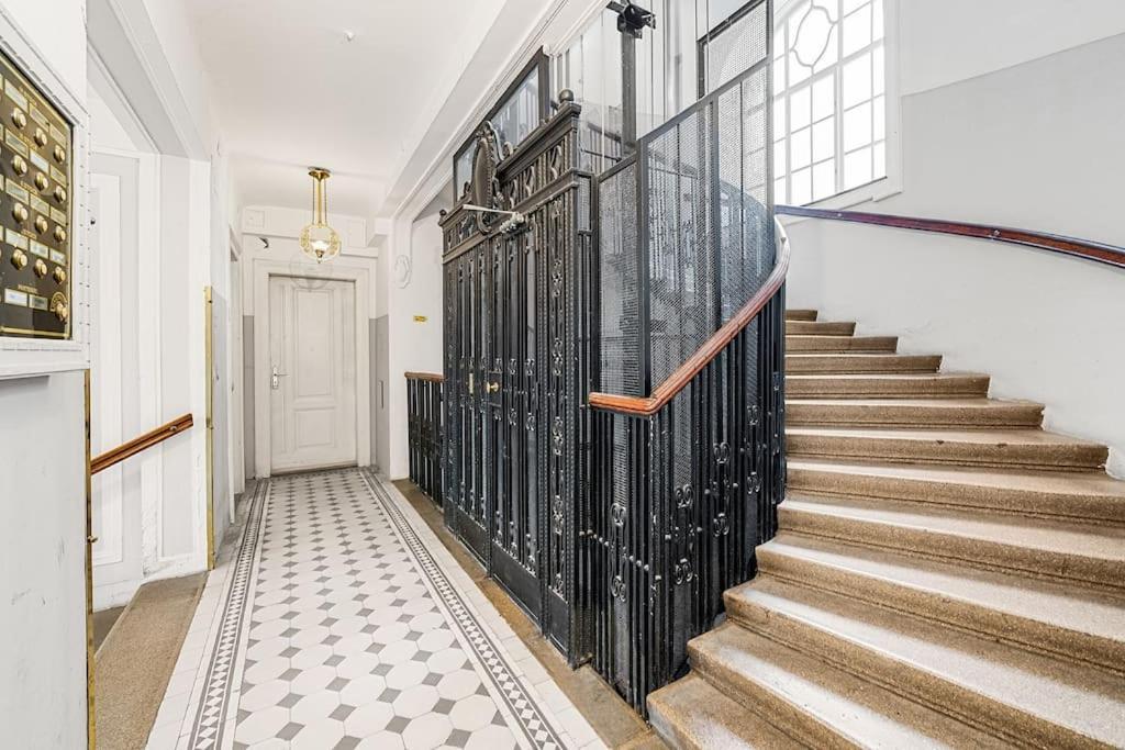 Designer Penthouse With Balcony * Vienne