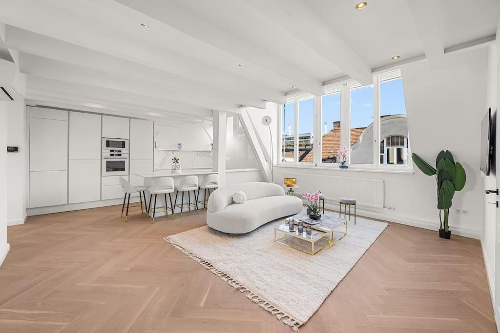 Designer Penthouse With Balcony Vienne